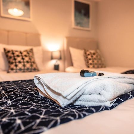 Best Price! Perfect Gunwharf Accommodation - 5 Single Beds Or Kingsize Free Parking Portsmouth Dış mekan fotoğraf
